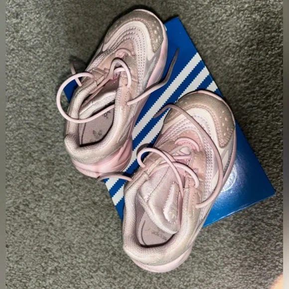 Ozelia EL I Adidas Toddler Size 8 - Picture 4 of 10